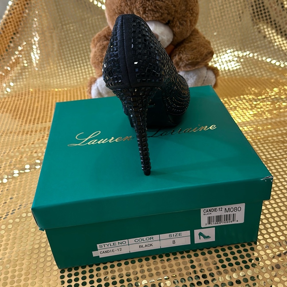 Brand new Lauren Lorraine size 8 pumps